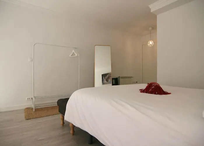 P Sanz 1, 405 By Ybh Vigo